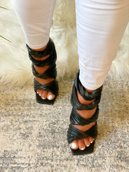 TWISTED BOOTIE-BLACK