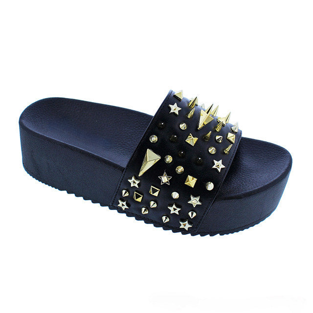 ISSY SPIKED SLIDE